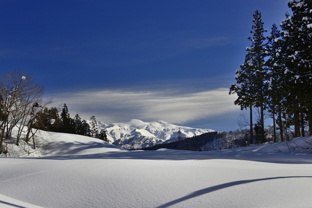 白山と西山の雪原