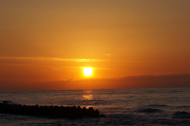 冬の徳光海岸の夕日