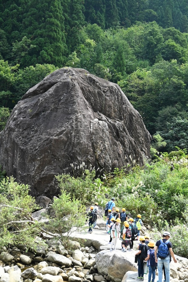 百万貫の岩