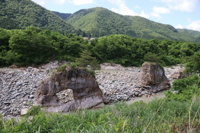 夫婦岩（）