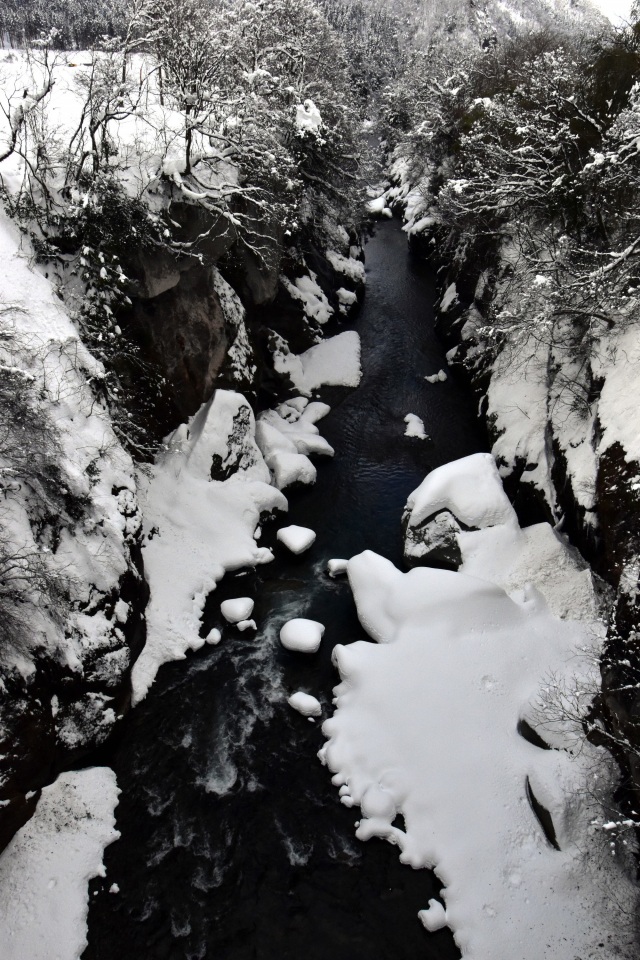 雪の手取峡谷（）
