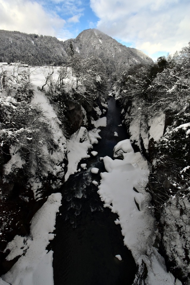 雪の手取峡谷（）