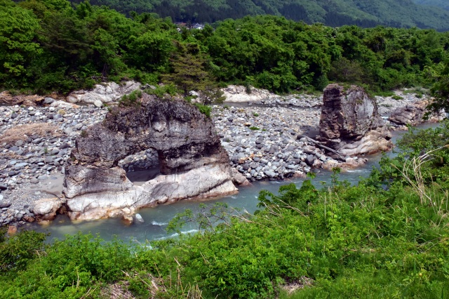 夫婦岩（）