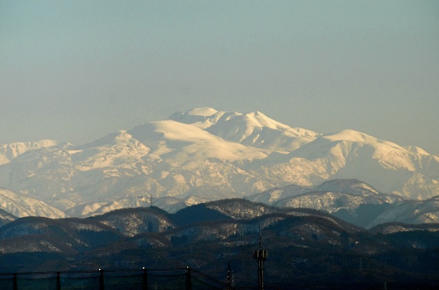 白山市役所からの白山（）