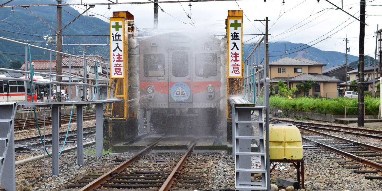 団体向け観光素材④ <電車に乗って洗車機体験>