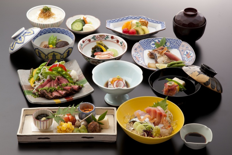 日本海の幸をふんだんに使う魚介料理