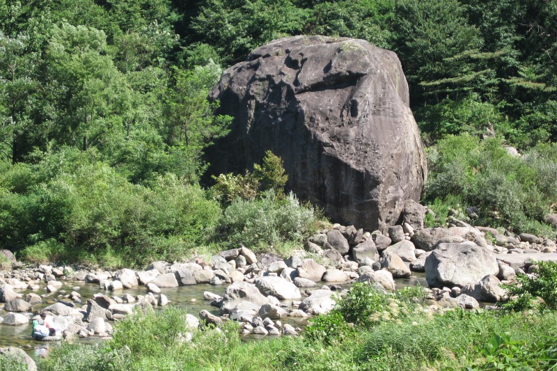 白峰 百万貫の岩