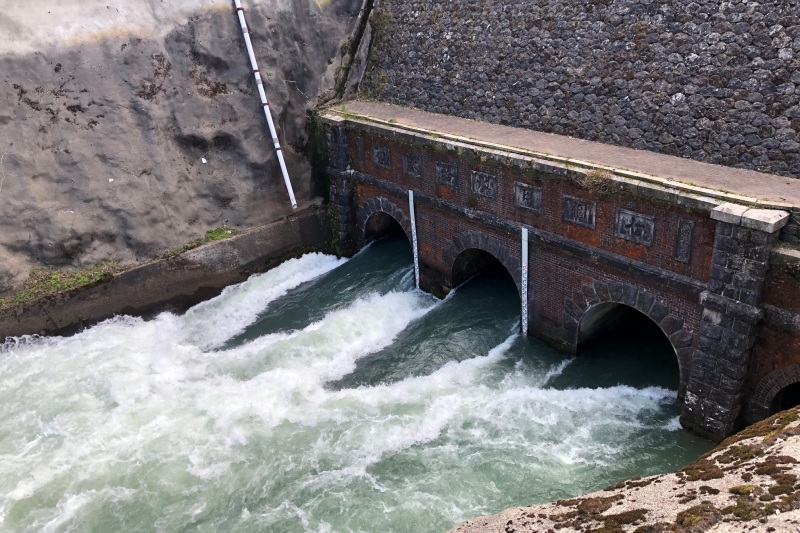 Shichika-yousui Water Channel Outlet　七ヶ用水給水口